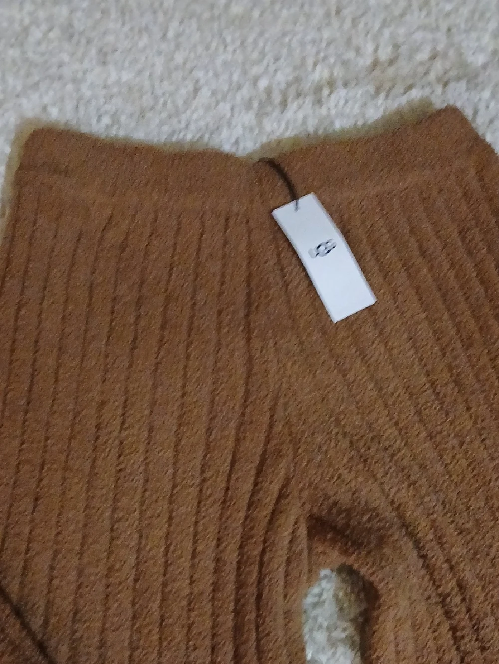 UGG LOUNGE SET (PLEASE READ DESCRIPTION) - Picture 7 of 9